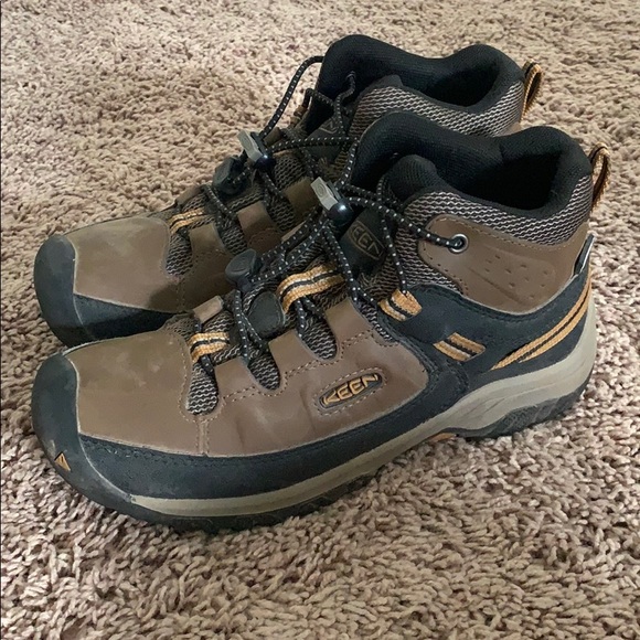 keen youth hiking boots